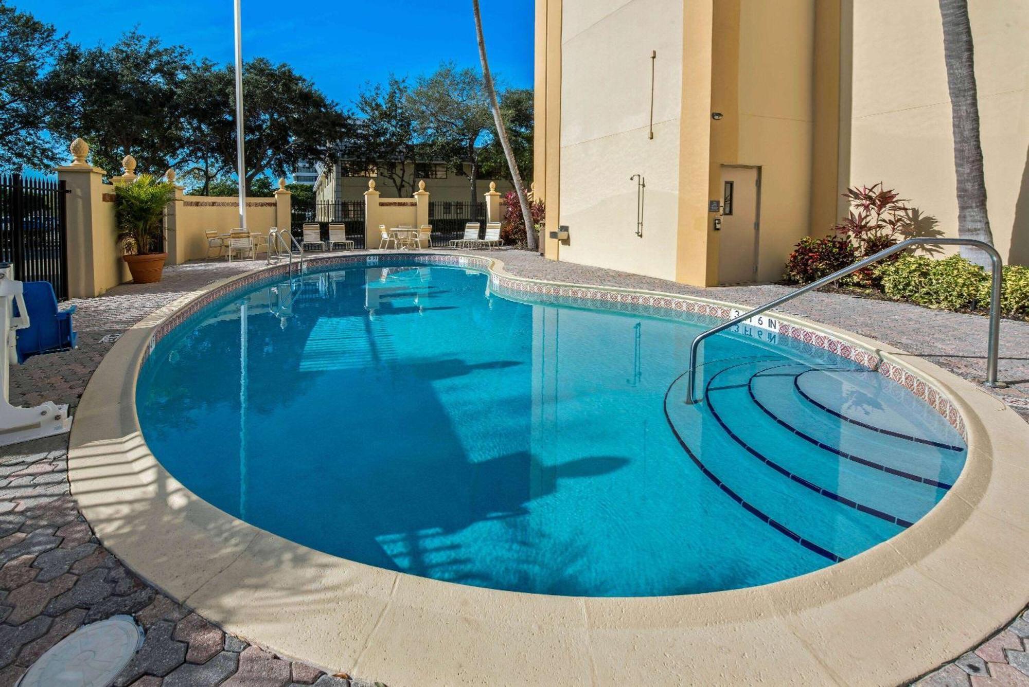 La Quinta By Wyndham West Palm Beach Airport Екстер'єр фото
